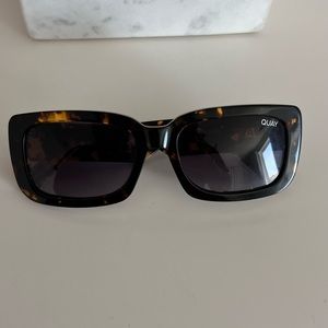 QUAY- YADA YADA SUNGLASSES
